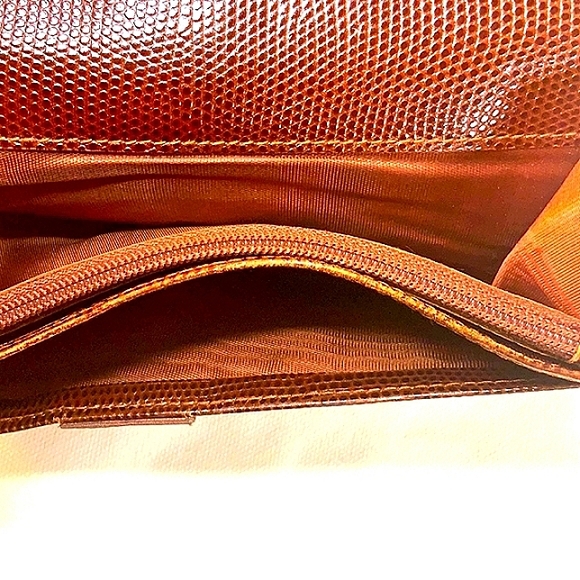 SALVATORE FERRAGAMO  AUTHENTIC LIZARD BIFOLD LEATHER WALL W/CROSSBODY CHAIN - Picture 7 of 15